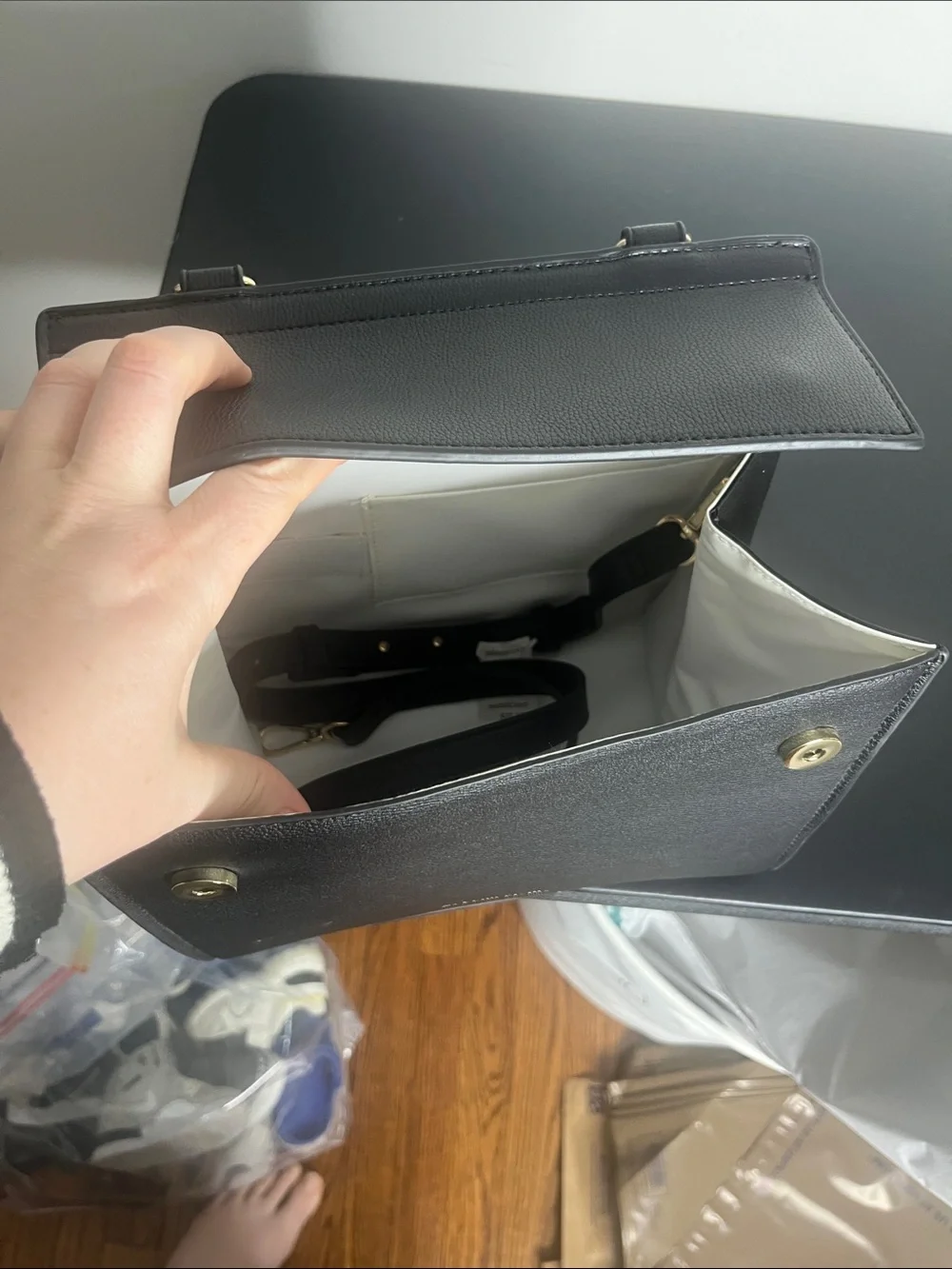 Modern Picnic Crossbody Black Pebbled Top-Handle Satchel Lunch Box - Picture 4 of 4